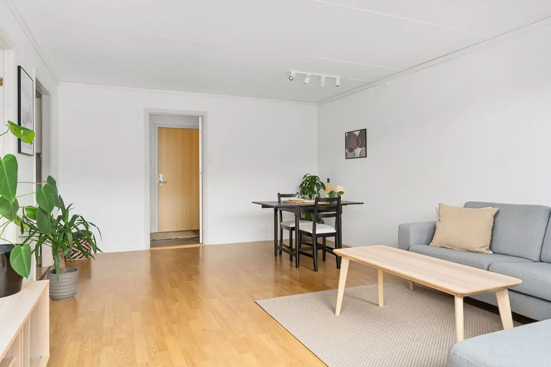 Gerenoveerde woonkamer met vloerverwarming onder de vloer